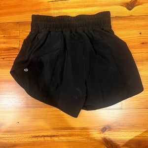 lululemon track that high-rise lined shorts size 4 black